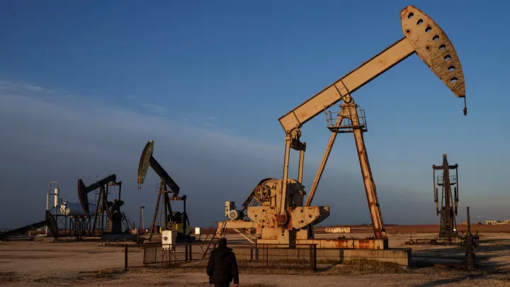 Tribos sírias libertam campos de gás natural e petróleo a leste do Eufrates dos terroristas do YPG