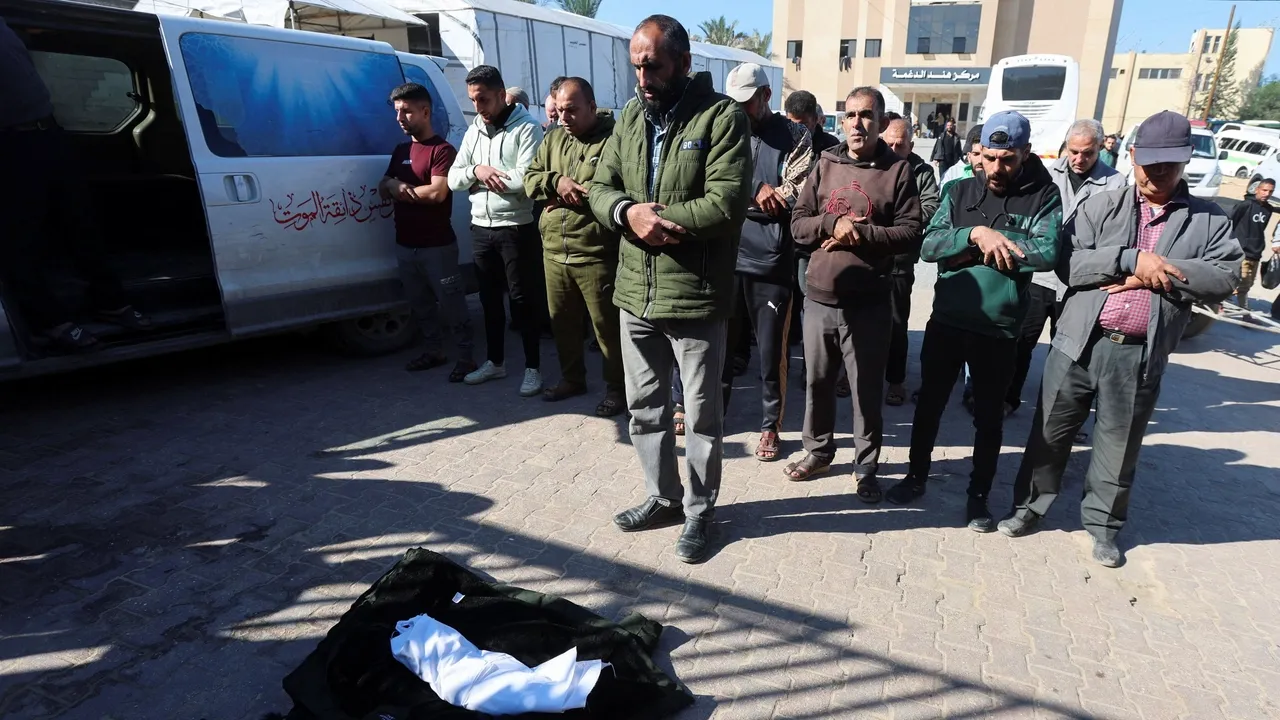 Outro recém-nascido morre congelado em Gaza, violações do cessar-fogo aumentam número de vítimas