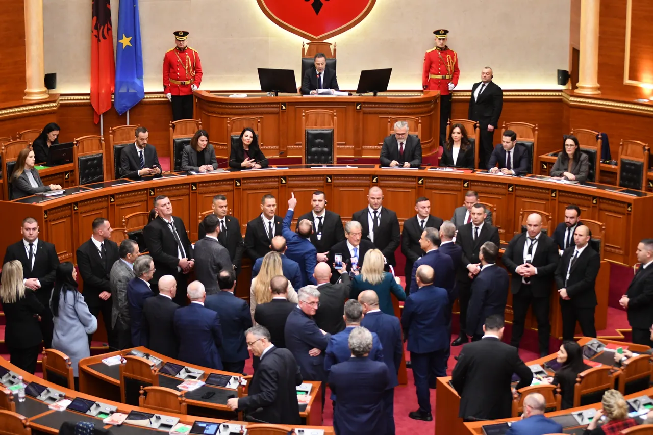 Nis me tensione sesioni i ri parlamentar i Kuvendit të Shqipërisë