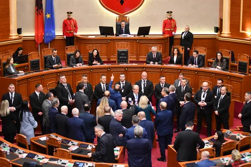 Nis me tensione sesioni i ri parlamentar i Kuvendit të Shqipërisë