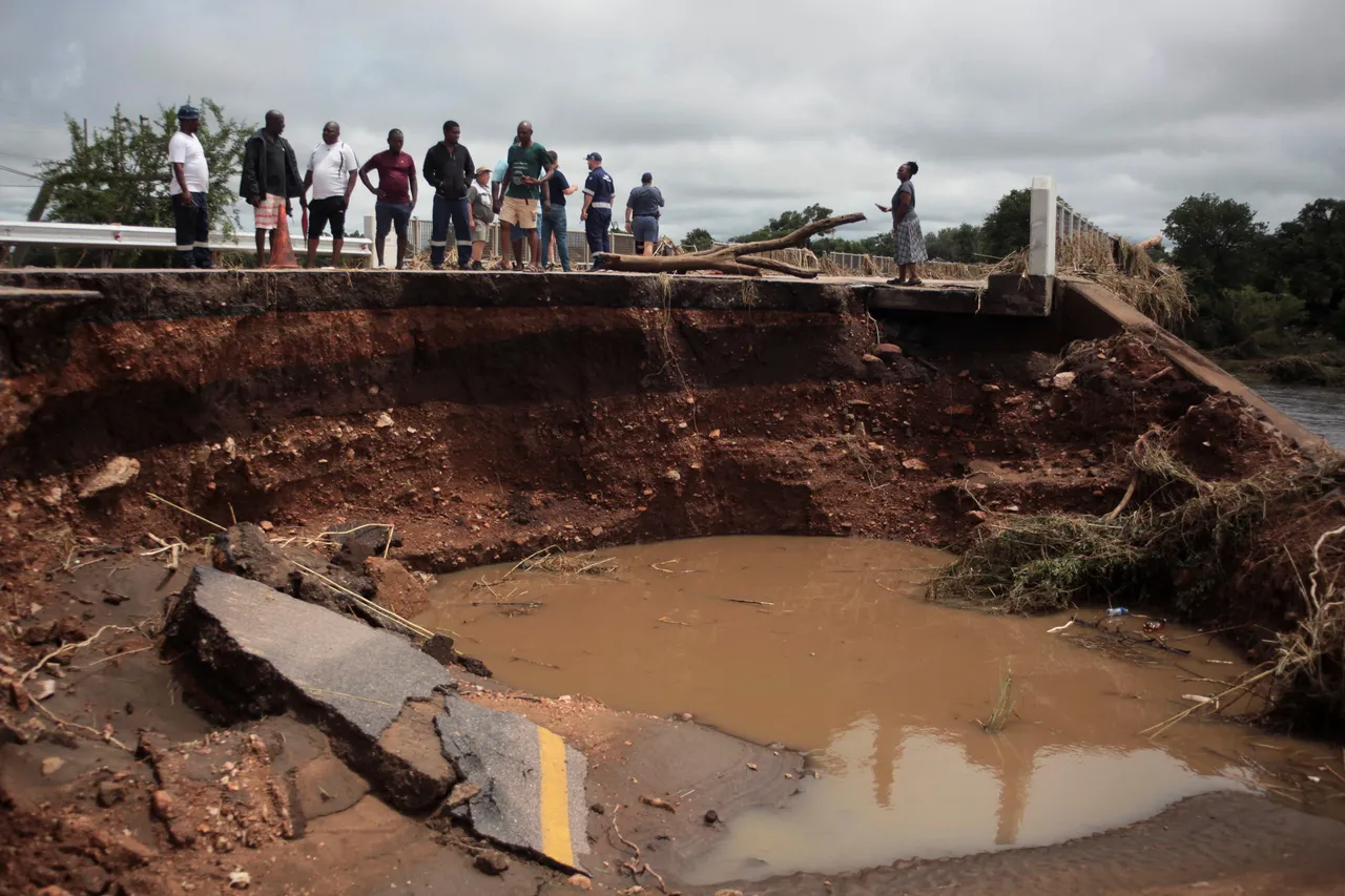 South Africa floods: Death toll rises to 37