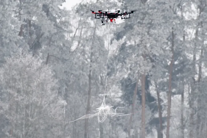 Vom Pazifismus zur Verteidigung: Europas Verteidigungskapazität und Dual-Use-Technologien