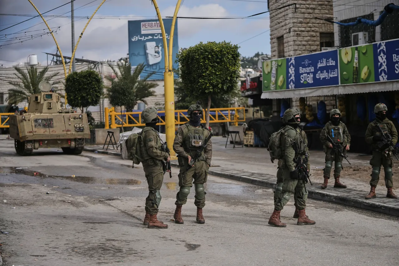 الاحتلال يعتقل 11 فلسطينياً بالضفة.. وتعليق الدوام بـ26 مدرسة في الخليل