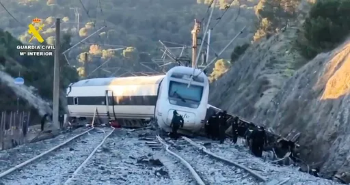 “Era una película de terror”: accidente de trenes conmociona a España y deja decenas de víctimas