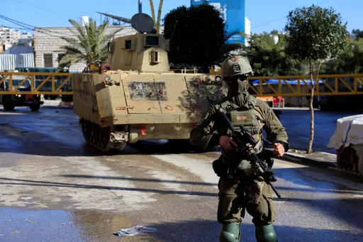 إصابة طفل فلسطيني برصاص جيش الاحتلال الإسرائيلي خلال اقتحام شرق نابلس