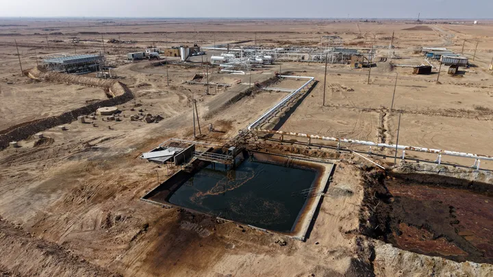 بعد تحريرها من تنظيم YPG الإرهابي.. سوريا تعيد تشغيل الحقول النفطية شرقي البلاد