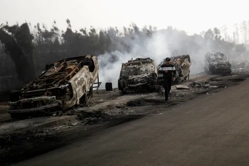 Chile declara estado de catástrofe por incendios forestales que dejan muertos y miles de desplazados
