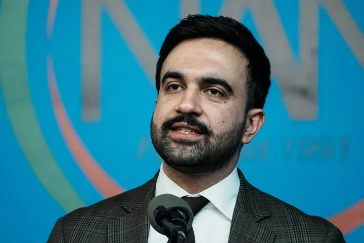 ممداني  نیویارک ته د امریکا د کډوالۍ د پلي کولو فدرالي ادارې د لاسرسي محدودولو فرمان لاسلیک کړ