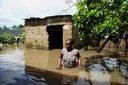 Floods bring crocodiles into Mozambican towns