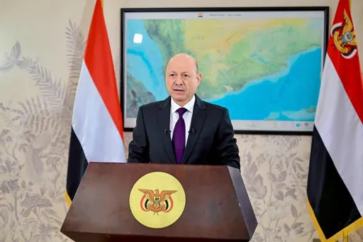 الحكومة اليمنية تحذّر من تهريب الأسلحة والعليمي يُشيد بسرعة تسلُّم معسكرات حضرموت والمهرة