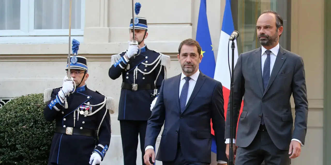 France: fin des avantages à vie des anciens ministres