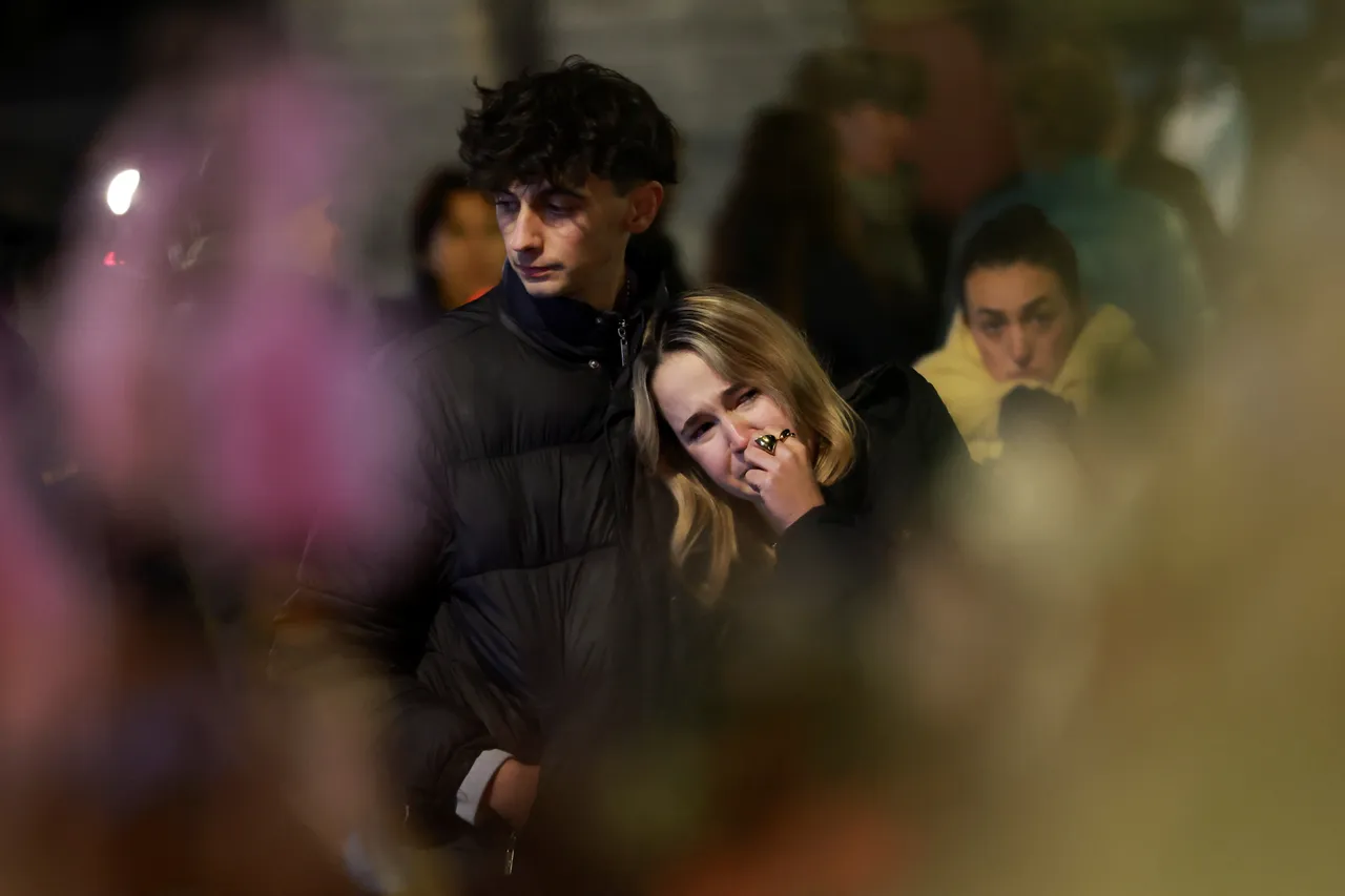 در مراسم یادبود قربانیان آتش سوزی سویس اشک و سکوت حاکم بود