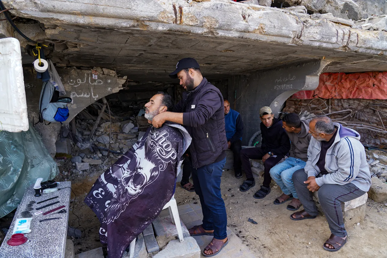 Palestinski berber nastavio zanat na ruševinama kuće u Gazi
