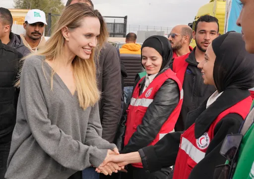 Gaza : Angelina Jolie se rend au point de passage de Rafah, en Égypte