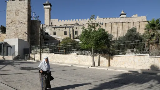 Cisjordanie occupée: Israël retire à la municipalité d’Al Khalil son autorité sur la mosquée Ibrahim