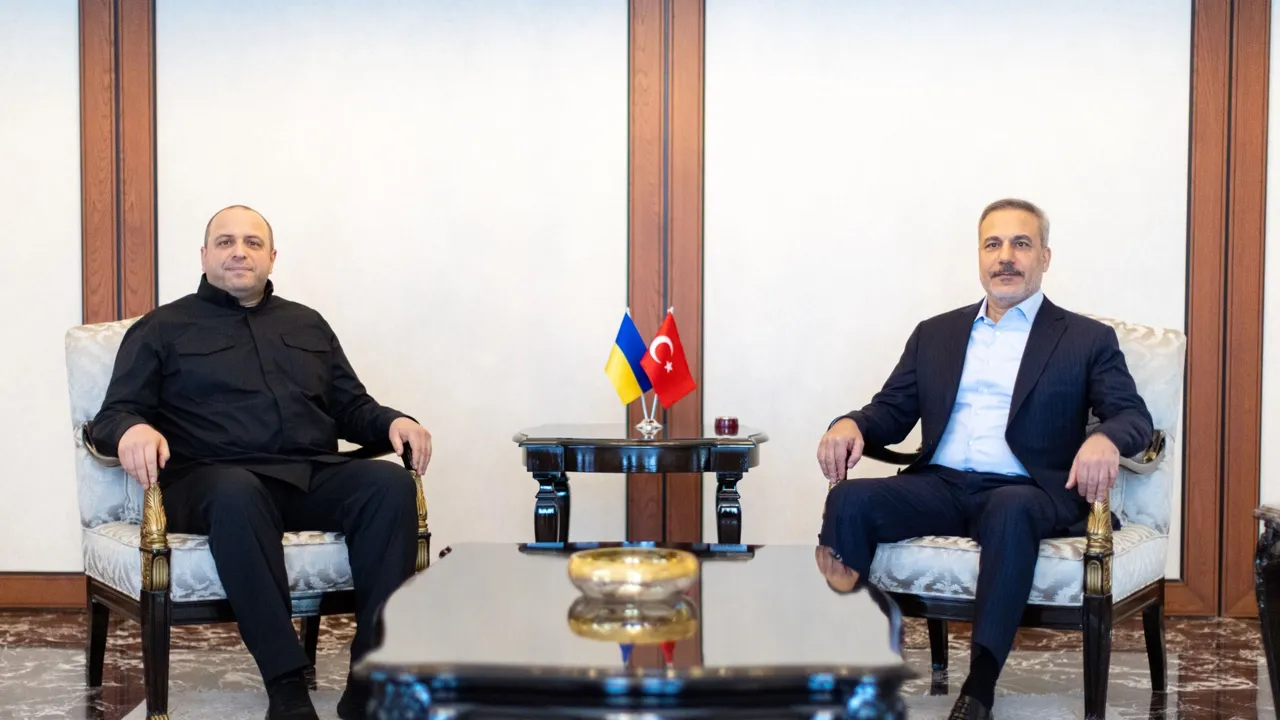 Fidan e Kalin, da Türkiye, reuniram-se com Umerov, da Ucrânia, em Ancara
