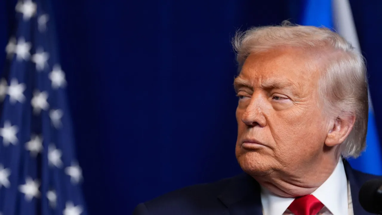 Trump diz que os EUA estão prontos para agir se o Irão matar manifestantes 'pacíficos'