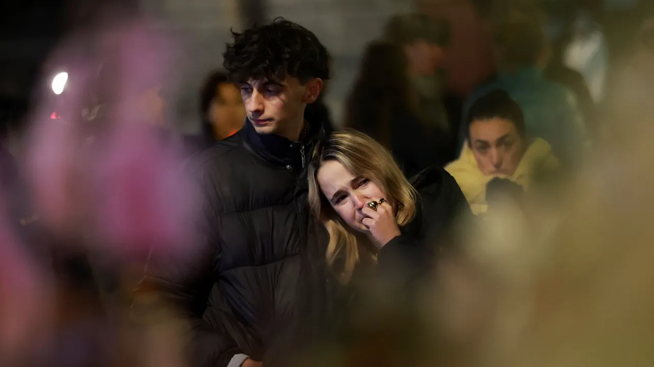 Lágrimas e um silêncio atroz na vigília pelas vítimas do incêndio na Suíça