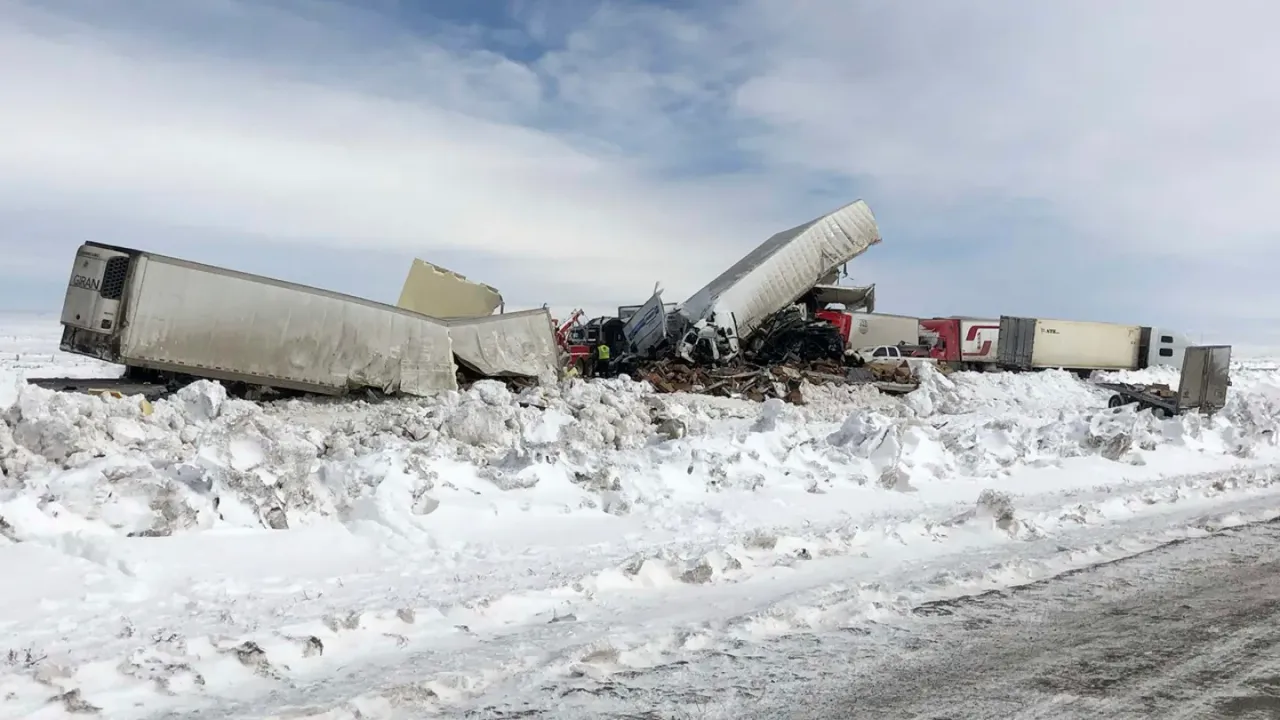 Heavy snow triggers 100-vehicle pileup, blocking interstate in Michigan