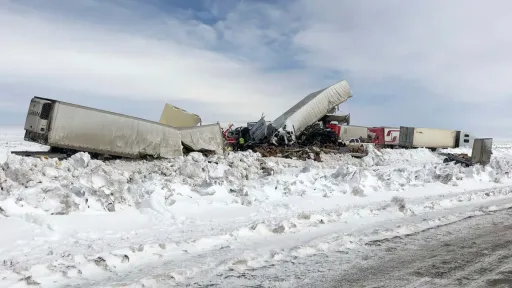 Heavy snow triggers 100-vehicle pileup, blocking interstate in Michigan