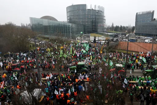 Farmers flood Strasbourg streets against EU–Mercosur trade ahead of key vote