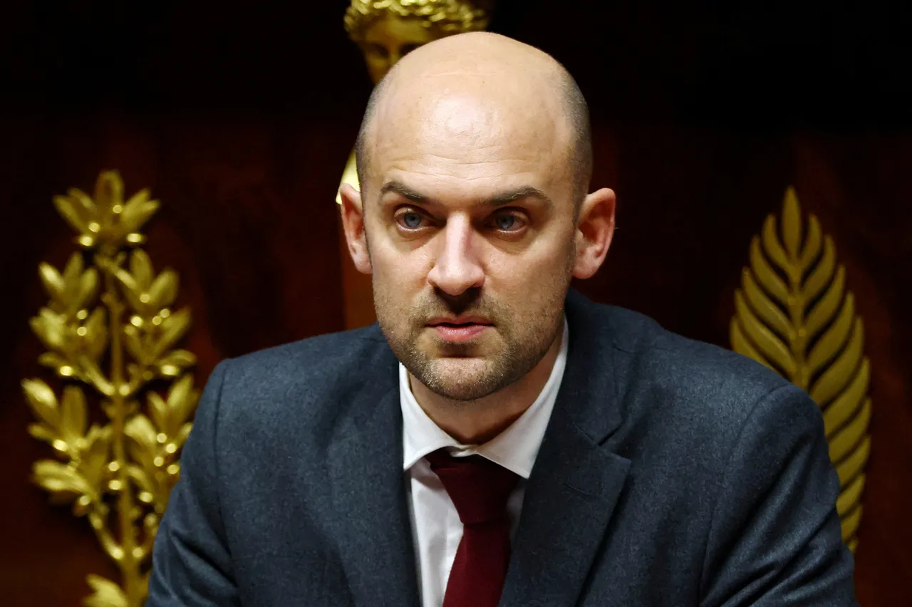 Франција му возврати на Руте дека Европа не може сама да се брани