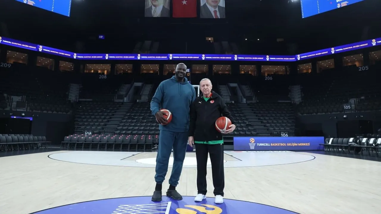 أردوغان يلعب كرة السلة مع شاكيل أونيل