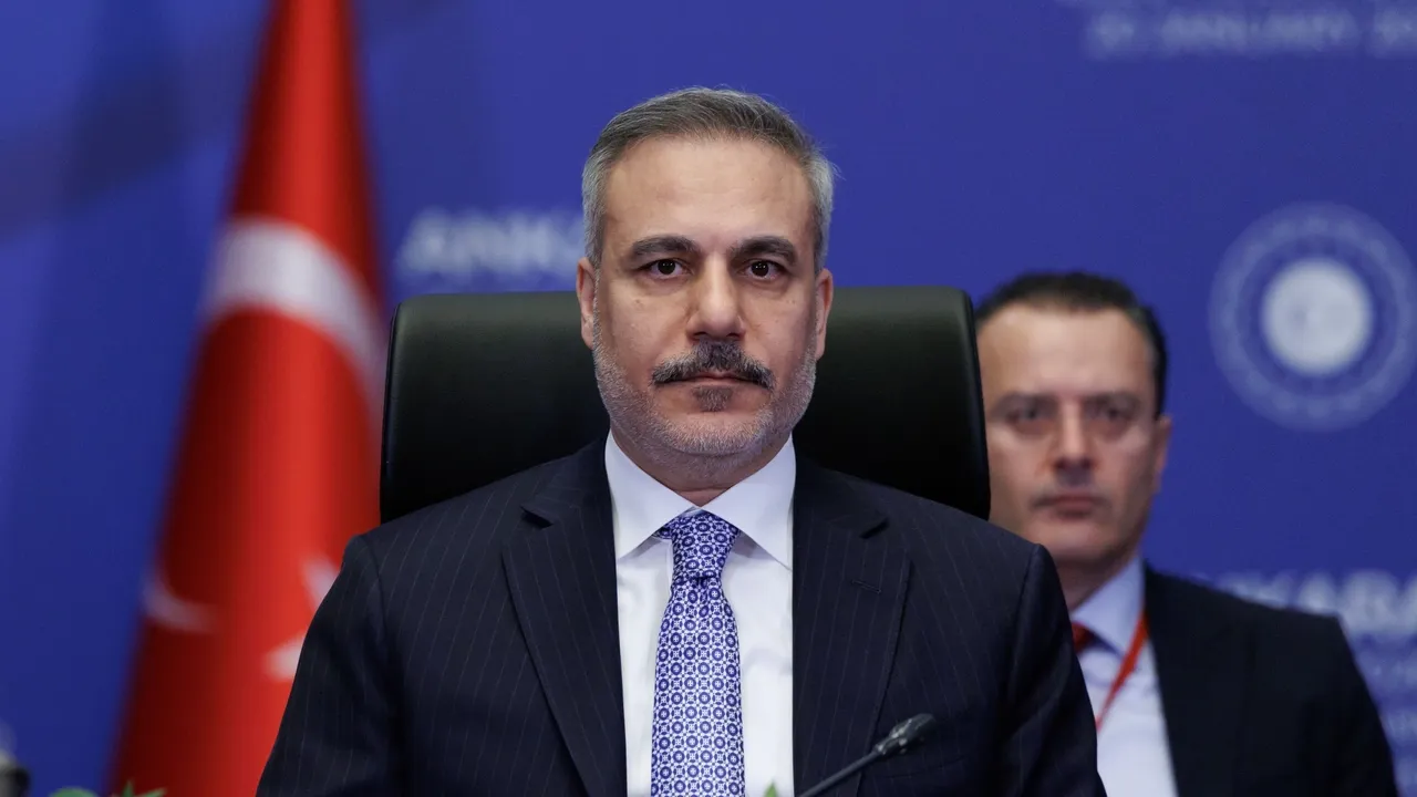 فيدان يؤكد دعم تركيا تنفيذ اتفاق 18 يناير بين الحكومة السورية وYPG الإرهابي