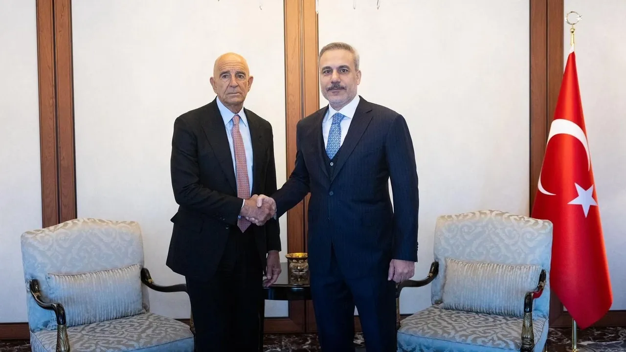 Ministro dos Negócios Estrangeiros turco reuniu-se com o norte-americano Barrack