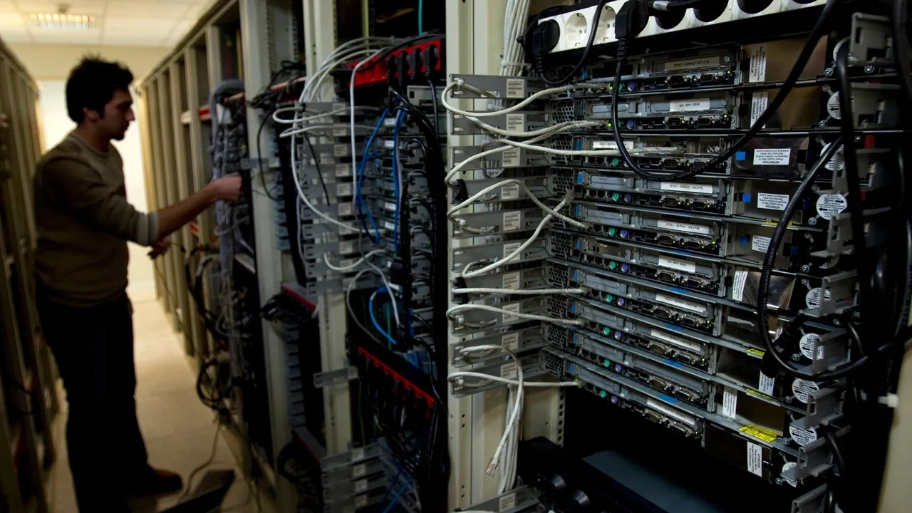 معاون رئیس جمهور ایران: اینترنت تا آخر هفته به وضع عادی برمی‌گردد