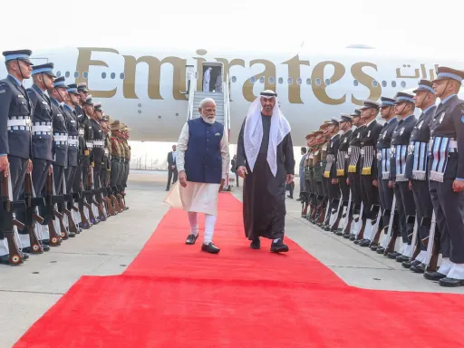 インドとUAE、30億ドル規模のLNG協定に署名　貿易・防衛関係が強化へ