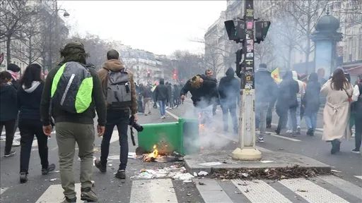 Поддржувачи на ЈПГ/СДФ вандализираат објекти и напаѓаат полиција во германските градови