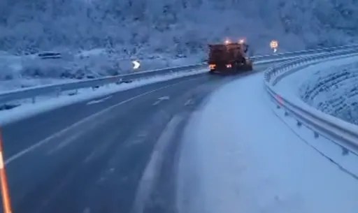 Veriu dhe jugu i Shqipërisë përfshihen nga dëbora