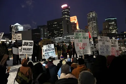 ИЦЕ се повлекува од Минесота по засилената операција за лов на мигранти и судир со демонстранти