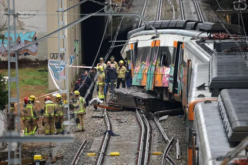 Spanish train drivers call for strike after deadly collision