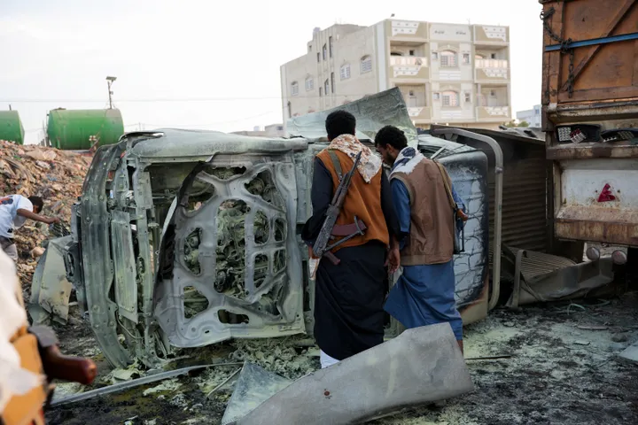 Bomb attack on Yemeni government forces' convoy kills five