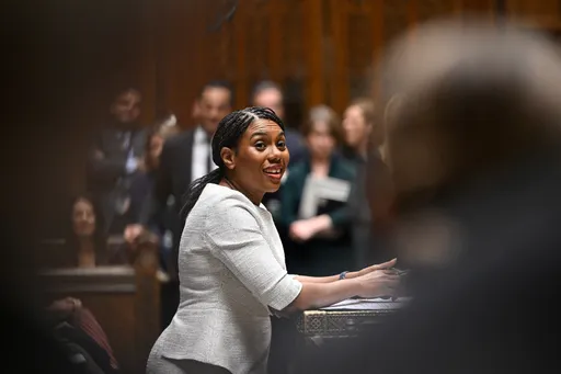 Лидерката на британската опозиција вели дека премиерот „на функција, но не и на власт“