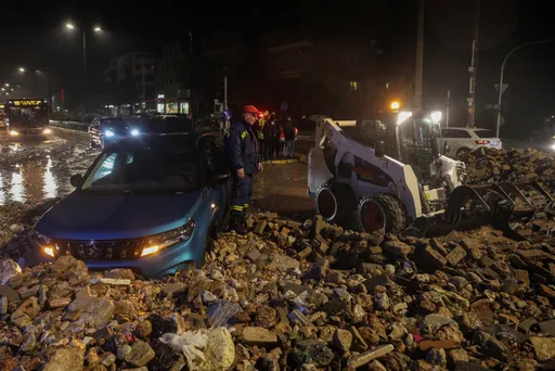 Двајца загинати во силни поплави кои ја погодија Грција