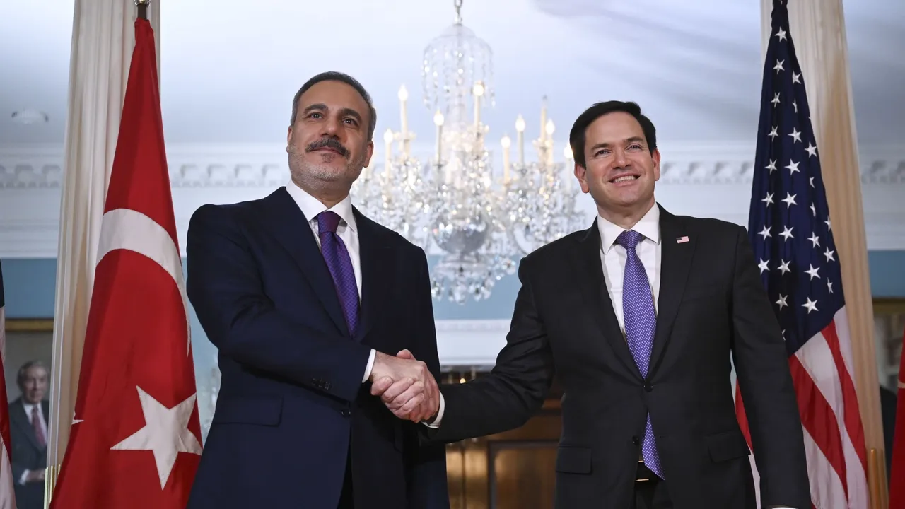 گفت‌وگوی تلفنی وزرای امور خارجه ترکیه و آمریکا درباره سوریه و هیأت صلح غزه