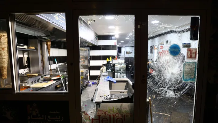 Allemagne: des partisans du groupe terroriste YPG/FDS s’en prennent aux commerces et à la police