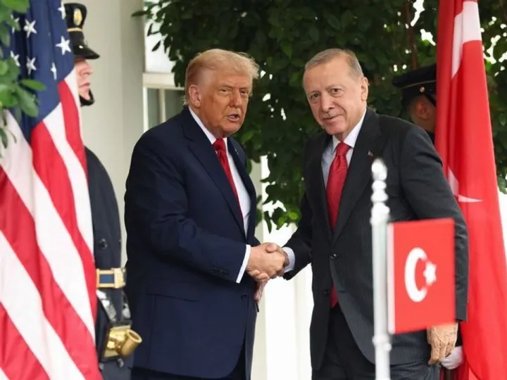 Erdogan a Trump: "A Türkiye está a acompanhar 'de perto' a situação na Síria"