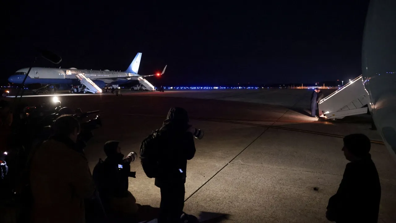 مشکل فنی در هواپیمای ریاست‌جمهوری آمریکا؛ ترامپ با هواپیمای دیگر عازم داووس شد