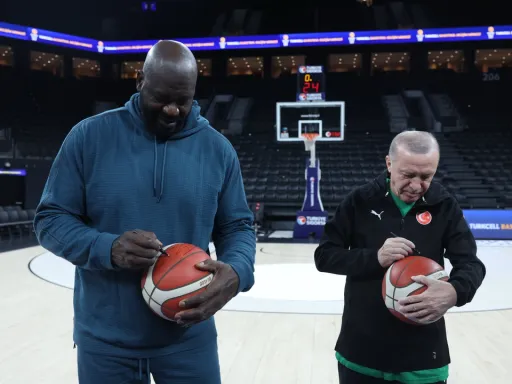 Erdogan joga basquetebol com a lenda da NBA Shaquille O’Neal em Istambul