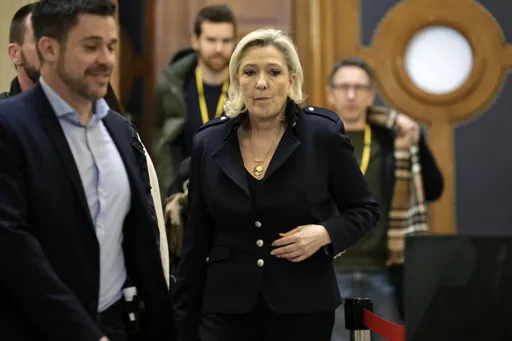 Procès de Marine Le Pen: 2 jours d’interrogatoire et l’ex-présidente du RN qui plaide la “bonne foi”