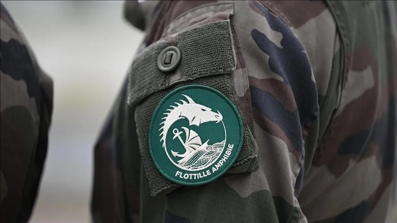 Macron: Marina franceze sekuestroi një cisternë nafte të lidhur me Rusinë në Detin Mesdhe