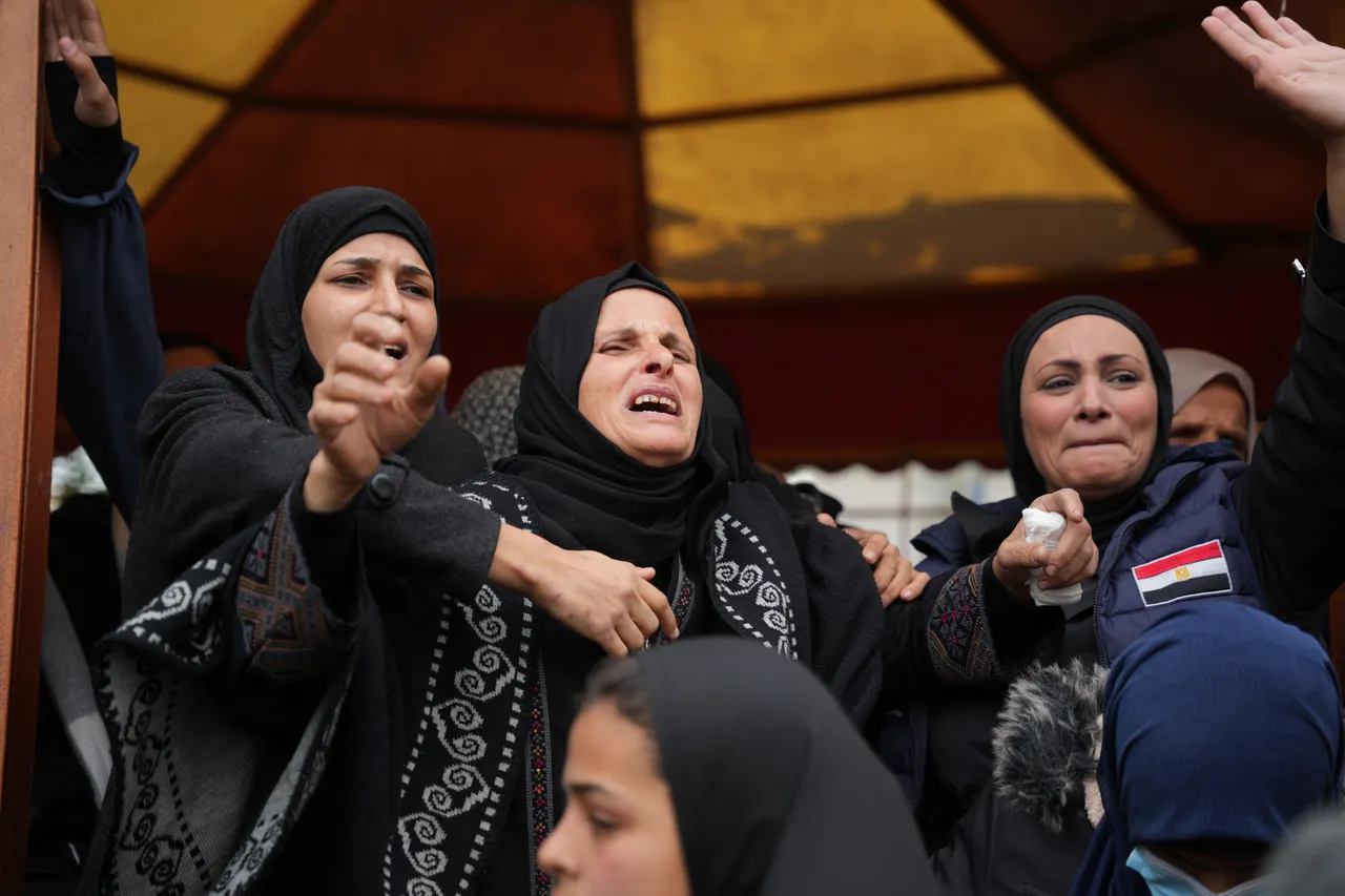 4 شهداء جراء قصف الاحتلال حي الزيتون بغزة.. ووفاة رضيع نتيجة البرد القارس