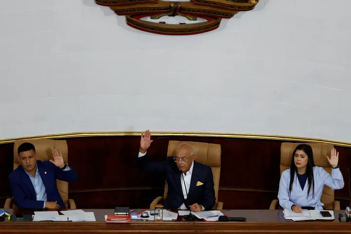 Venezuelan MPs vote to boost private investment in oil sector, allowing return of US firms