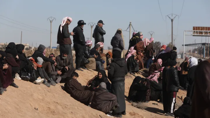 Äl-Aqtan törmäse “YPG” kontrolennän alınğannan soñ süriyäle ğailälär yaqınnarın êzli