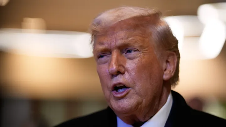 Трамп Гренландияға қатысты мәлімдемелерінен бас тартты