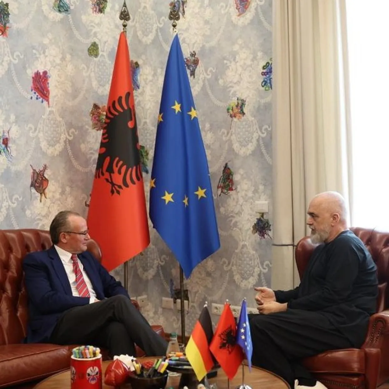 Ministri i Shtetit për Evropën në Tiranë: Duam ta shohim Shqipërinë në BE